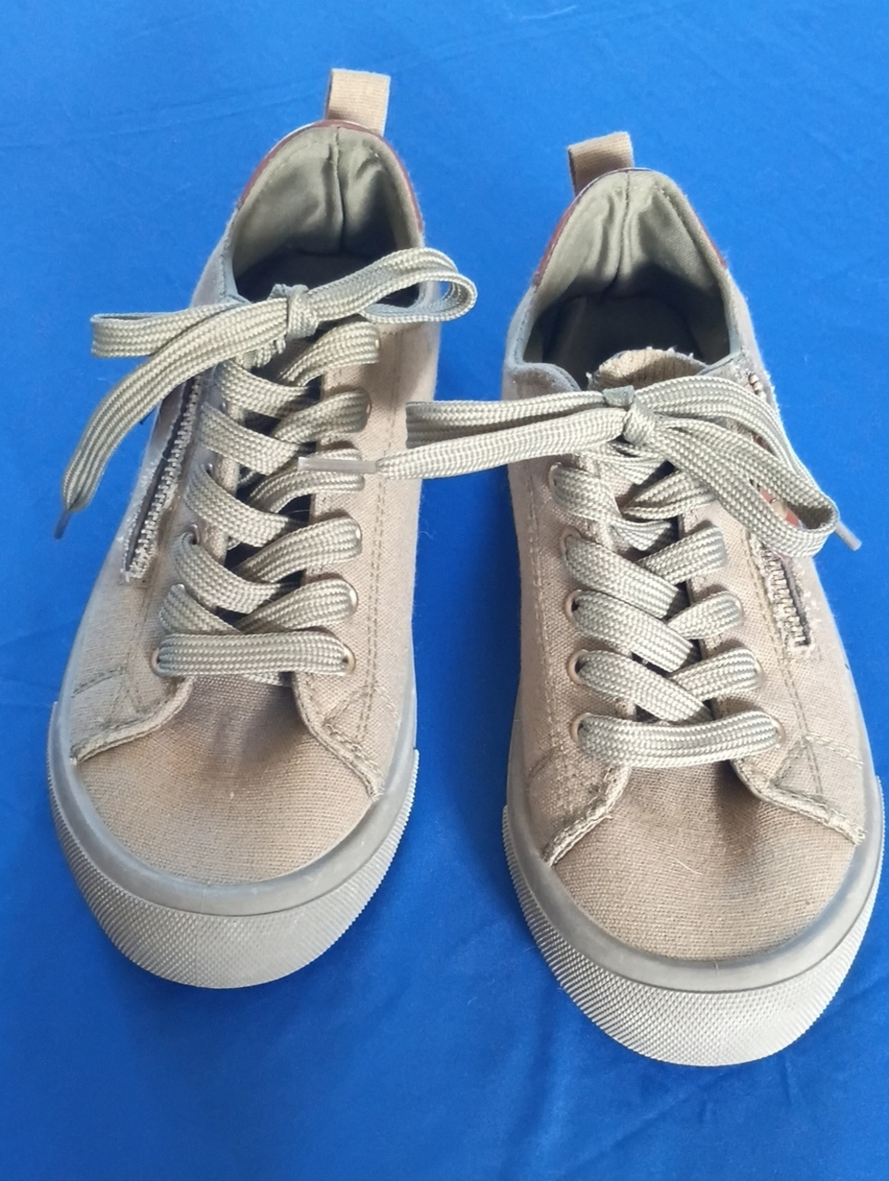 Women's Canvas Lace-Up Sneakers in Taupe